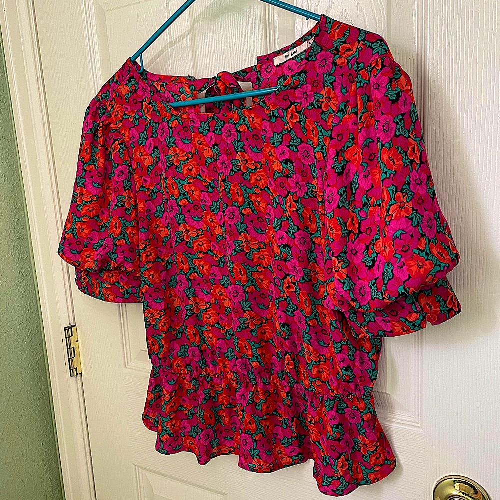 Francesca’s Miami Pink & Orange Floral Open Back Puff Sleeve Blouse